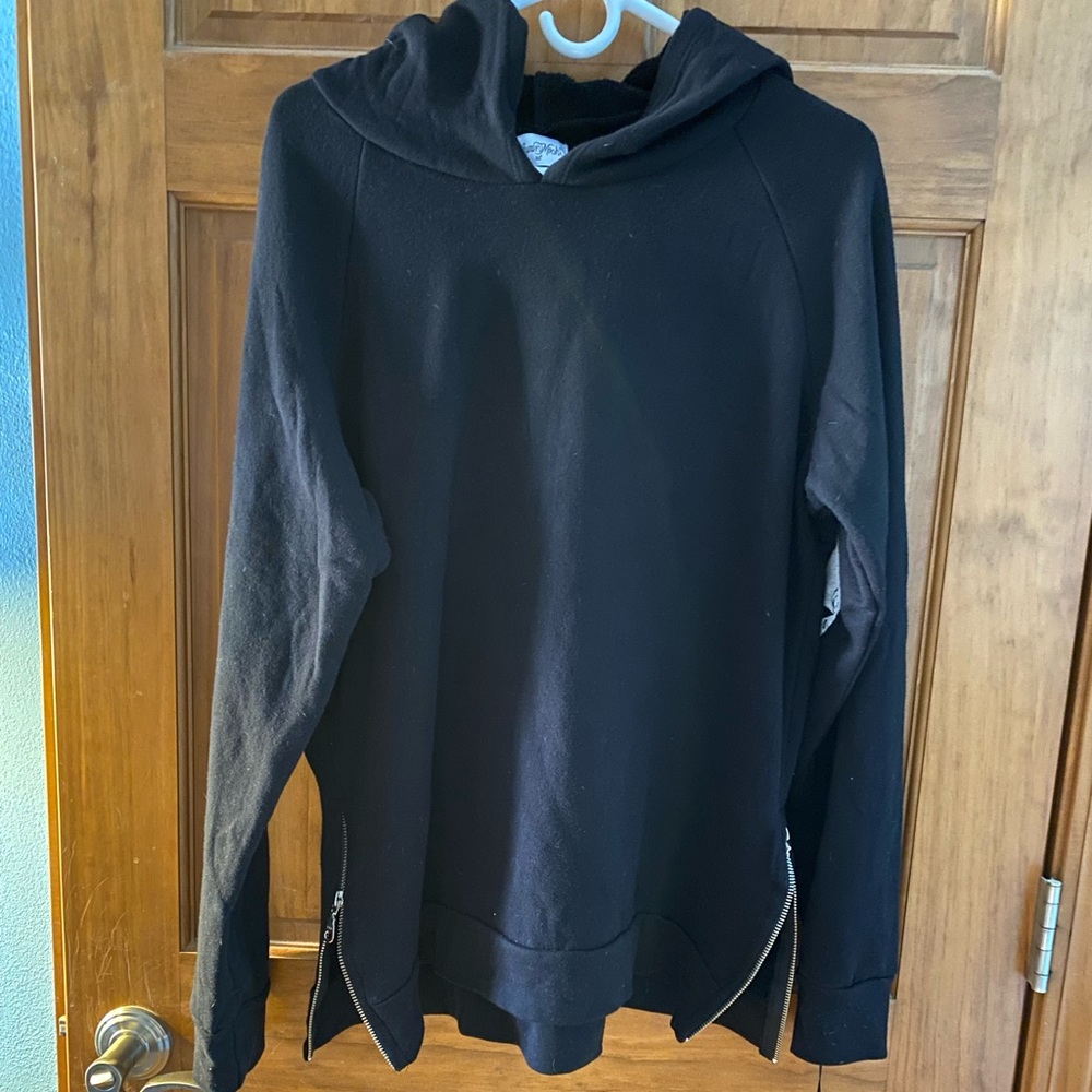 NWT black Laura moshi hooded sweatshirt with skull sleeves